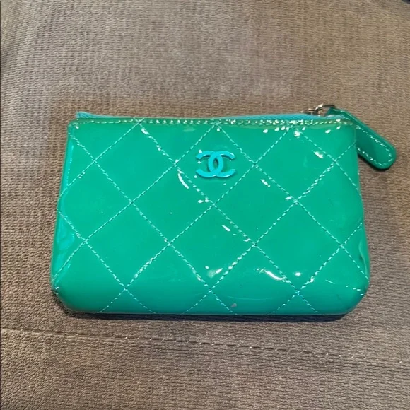 CHANEL Green Quilted Coin Purse - Picture 1 of 9